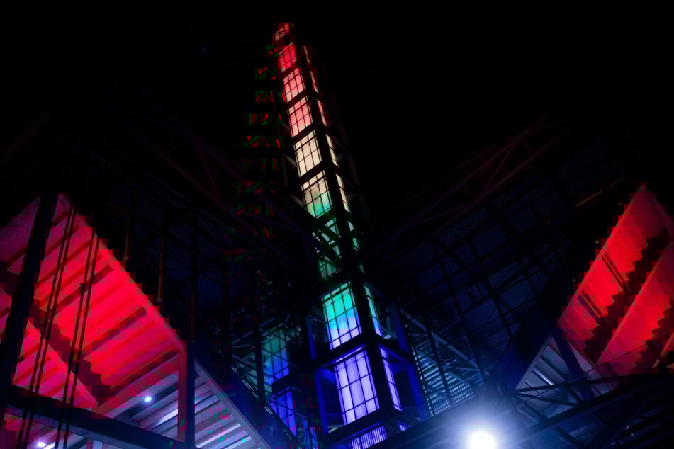 Die Pfeiler des RheinEnergie-STADIONs in Köln-Müngersdorf werden anlässlich des Aktionstags in Regenbogenfarben erstrahlen.
