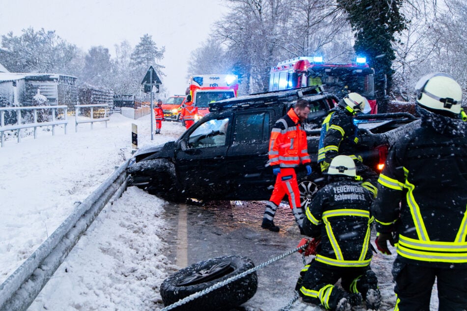 Ein 23-Jähriger verlor die Kontrolle über seinen VW Amarok und geriet in den Gegenverkehr.