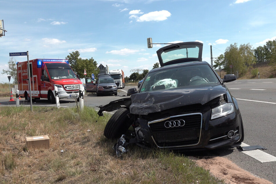 Die Unfallwagen mussten abgeschleppt werden.