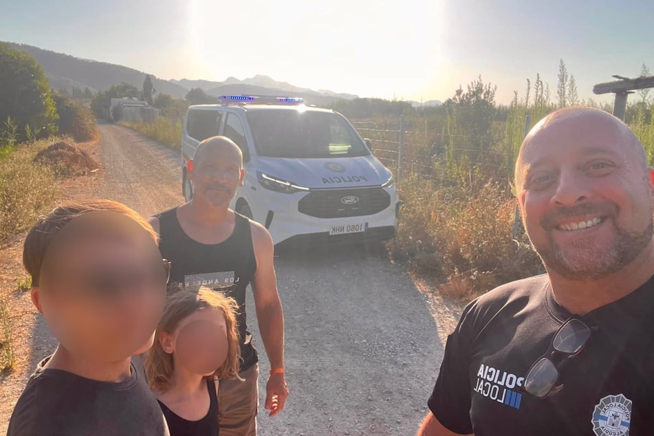 Der Vater (l.) war mit seinen beiden Kindern (7, 14) mit dem Fahrrad unterwegs, als er sie aus den Augen verlor und die Polizei informierte.
