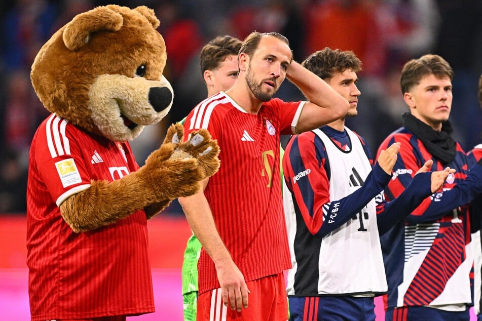 Harry Kane (2.v.l.) stand die Enttäuschung nach dem 2:2 ins Gesicht geschrieben.