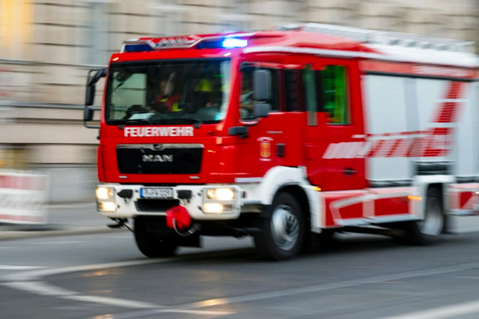 Nach zwei Bränden ermittelt die Polizei in Chemnitz wegen schwerer Brandstiftung. (Symbolbild)