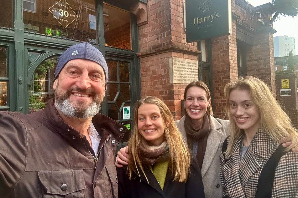 Amber und Mia liebten die tollen und außergewöhnlichen Persönlichkeiten ihrer Eltern.