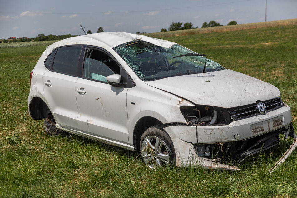 Heftiger Unfall! Autofahrerin erliegt schweren Verletzungen