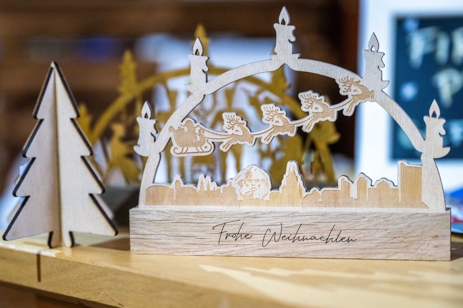 Die Kreativfabrik vom Kaßberg verkauft kleine Schwibbögen bei "Vanda".