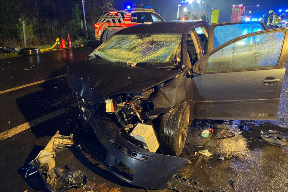 In der Nacht zu Samstag sind vier Menschen bei einem Verkehrsunfall in Windeck (Rhein-Sieg-Kreis) schwer verletzt worden.