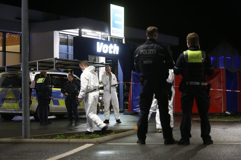 Im Kreis Lippe hat ein 33-jähriger Mann in einem Supermarkt einen 16-Jährigen erstochen.
