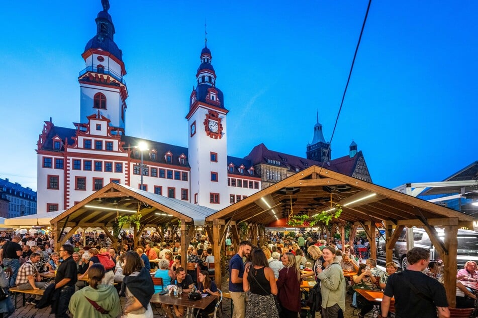 Leckere Weine für die Großen und Spielspaß für die Kleinen gibt es am Sonntag im Chemnitzer Weindorf.