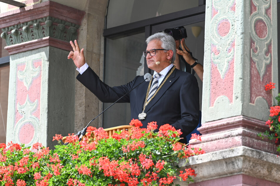 Ulm, 20. Juli 2020: Oberbürgermeister Gunter Czisch (CDU) spricht vom dem Balkon des Schwörhauses zu rund 250 Bürgern.