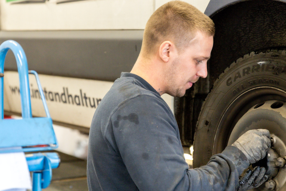Reifenhändler hat viele Jobs in spannenden Bereichen zu vergeben