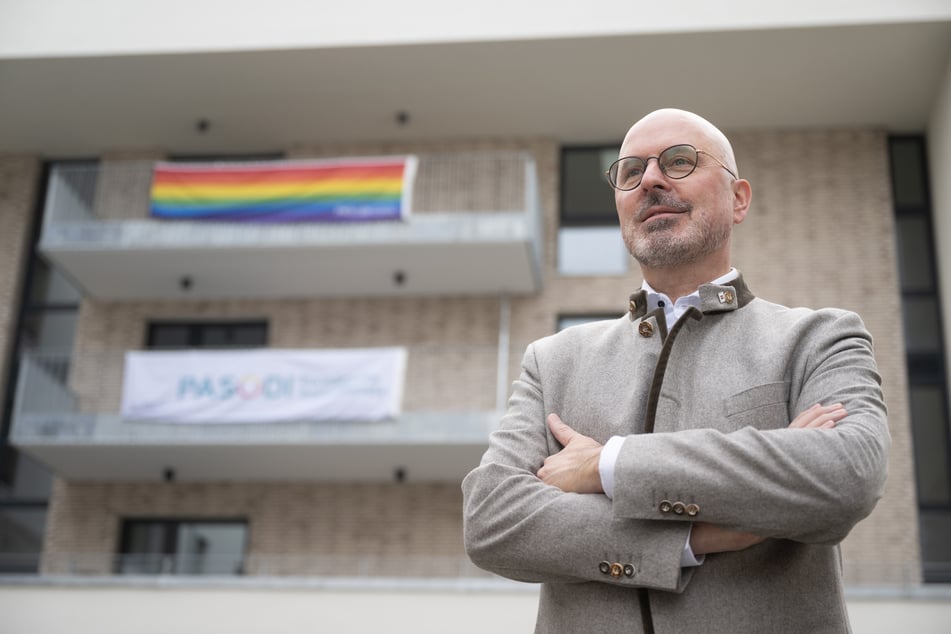 Frank Ulrich, Geschäftsführer der Paritätischen Sozialdienste gGmbH, bietet bedarfsgerechte Wohn- und Pflegebedingungen für queere Menschen an.