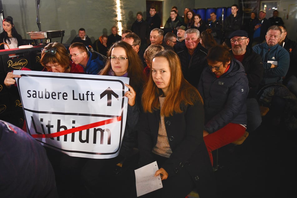 Nicht nur die beiden Anwohnerinnen fürchten durch Abbau und Aufbereitung des Lithiums um die Sauberkeit der Luft.