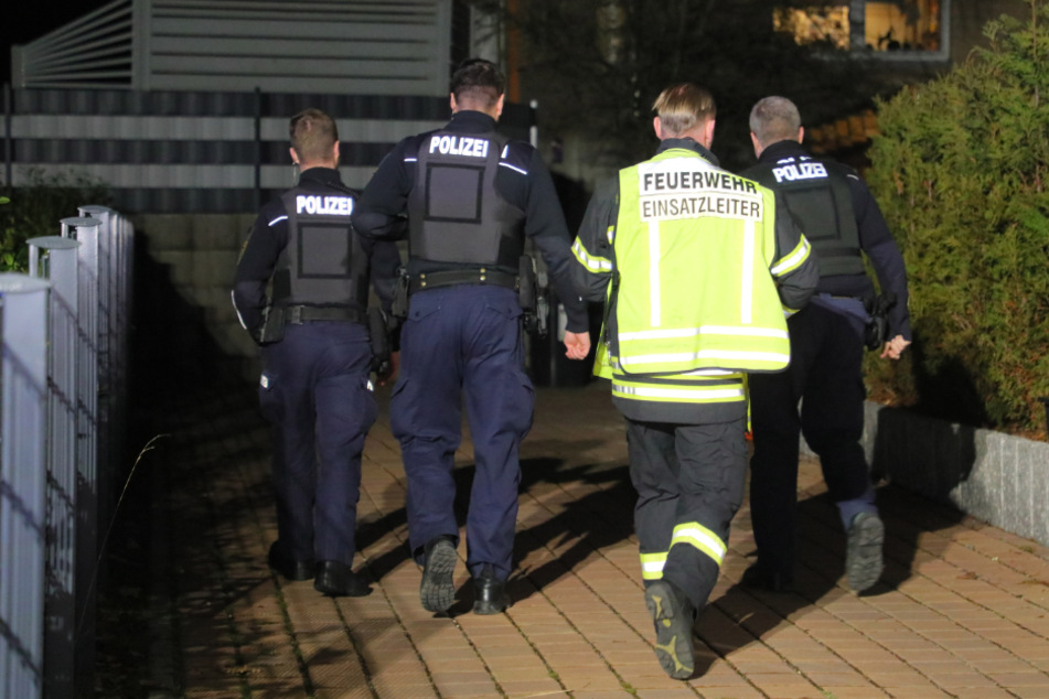Wagenheber weggerutscht: Chemnitzer unter Auto eingeklemmt und schwer verletzt