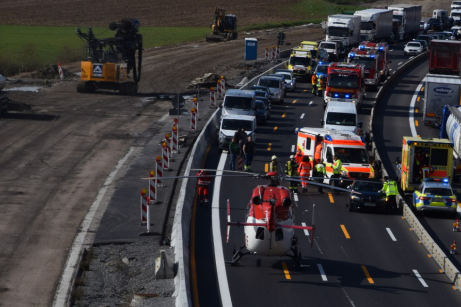 Die A6 ist an der Unfallstelle in Richtung Nürnberg voll gesperrt.