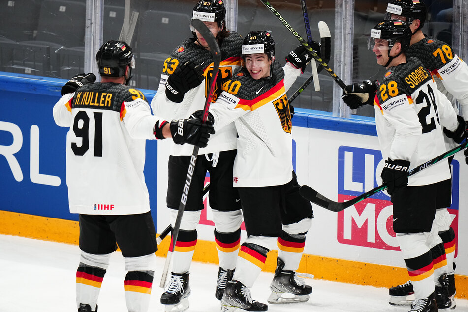 Im vierten Spiel gelang dem deutschen Eishockey-Team bei der WM der erste Sieg!