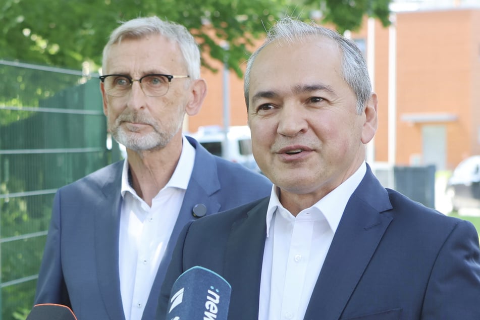 Oberbürgermeister Octavian Ursu (57, r., CDU).