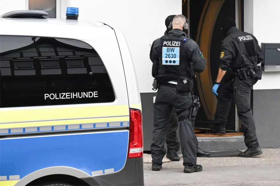 Razzia in der Rockerszene: Polizei findet Waffen und Drogen