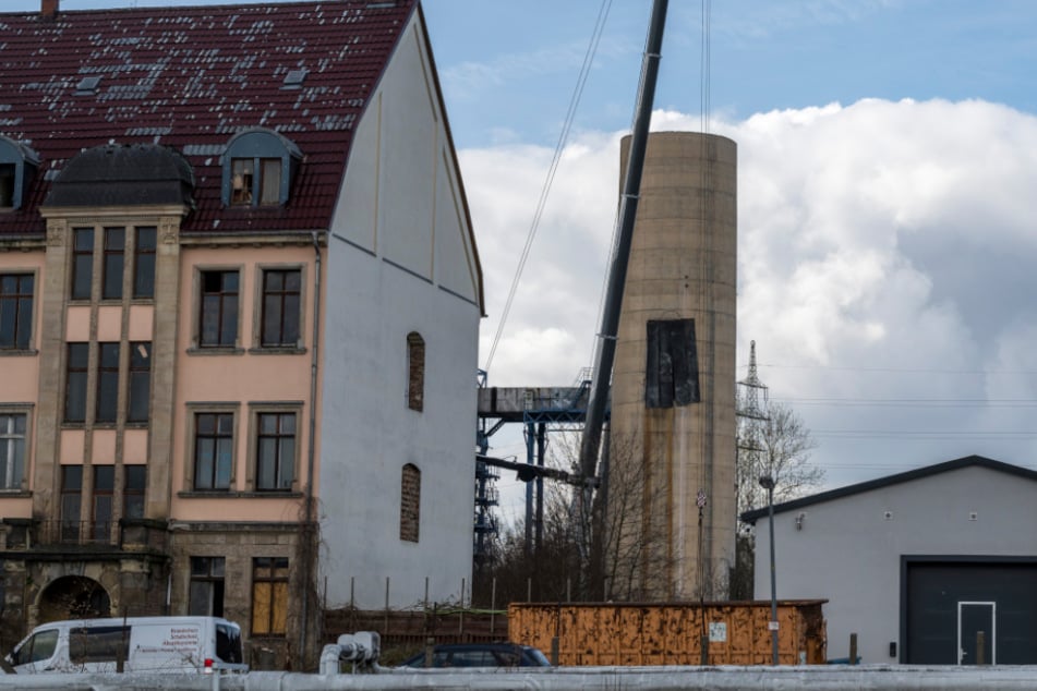 Chemnitz: Chemnitz: Darum dauert der Abriss der Esse noch bis mindestens Mai