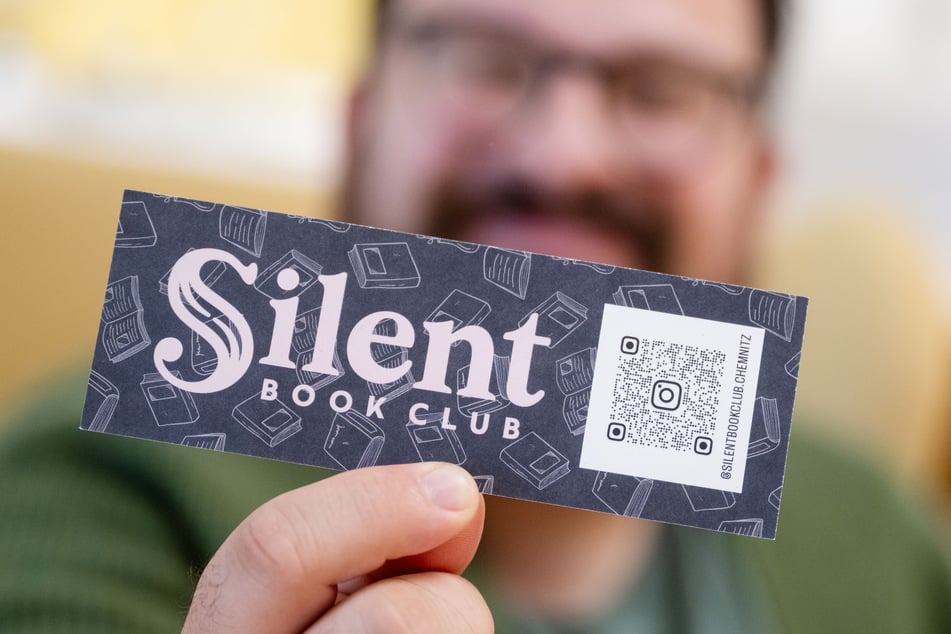 Der "Silent Book Club" trifft sich regelmäßig zum gemeinsamen, stillen Lesen.