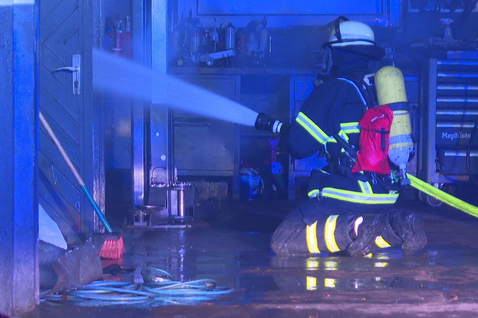 Durch den massiven Löschangriff und die gute Wasserversorgung wurde ein Übergreifen der Flammen verhindert.