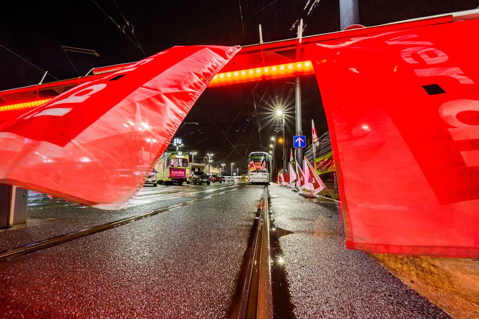Der öffentliche Nahverkehr in Frankfurt ist am Dienstag nahezu lahmgelegt.