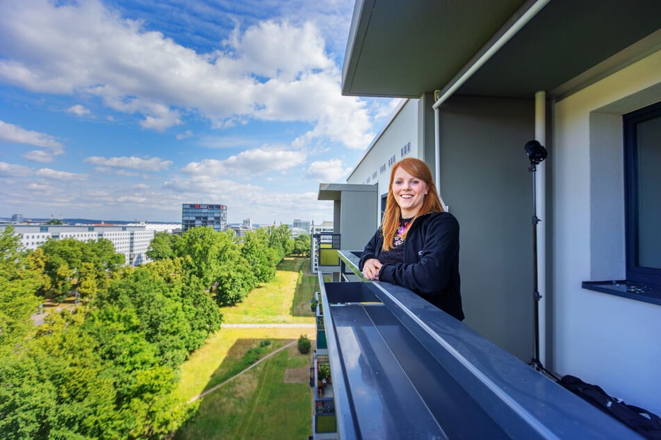 Vonovia-Regionalleiterin Juliette Kleffel (34) freut sich über die Fertigstellung der langwierigen Modernisierung.