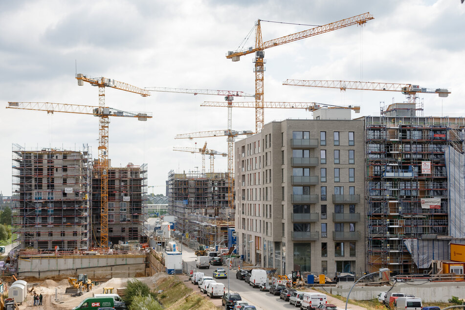 Bestands- und Neubauwohnungen, hier Neubauten im Stadtteil HafenCity, sind in Hamburg besonders teuer.