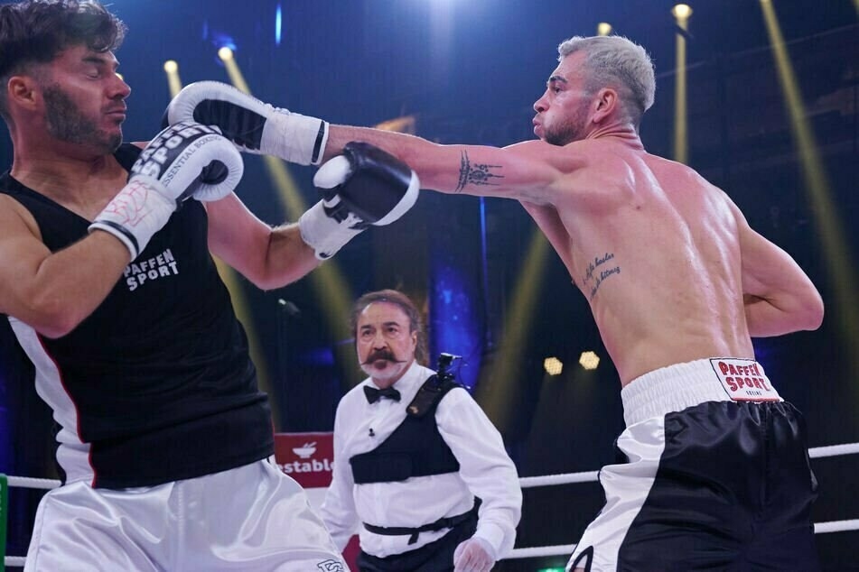 Gegen Sam Dylan (29, l., der momentan in der Dschungelshow agiert) boxte sich Serkan Yavuz (27, r.) voriges Jahr durch.