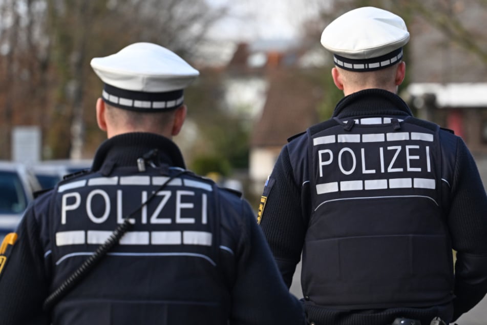 Mithilfe der Zeugenhinweise fand die Polizei die beiden Männer. (Symbolbild)