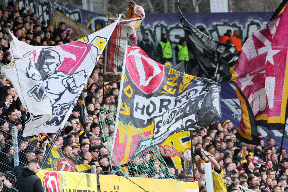 Zahlreiche Fans verfolgten das Sachsenderby am heutigen Sonntag: Das Stadion in Aue war ausverkauft.