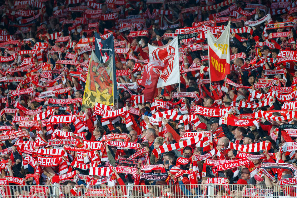 Die Fans des 1. FC Union Berlin unterstützten Grischa Prömel (27) und seine Kollegen lautstark beim Heimspiel gegen die SpVgg Greuther Fürth.