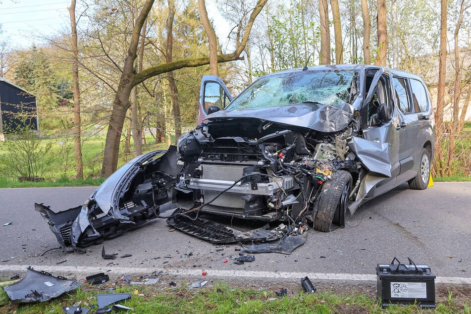 Bei dem Unfall entstand Sachschaden in Höhe von circa 31.000 Euro. Der Fiat musste abgeschleppt werden.