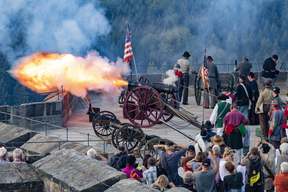 Am Samstag lassen die Schützenvereine die Kanonen auf der Festung Königstein rauchen.