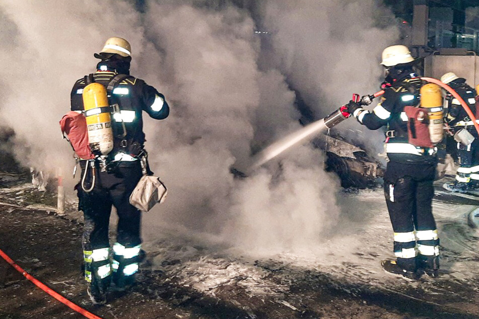 Die Einsatzkräfte der Münchner Feuerwehr konnten den Brand in der Schäftlarnstraße im Stadtteil Sendling unter Kontrolle bringen und löschen.