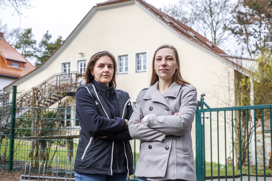 Jenny Thiele (36, Elternrat und Mama, l.) und Janina Wolf (39, Mama) wehren sich gegen die Schließung der Kita ihrer Kinder.