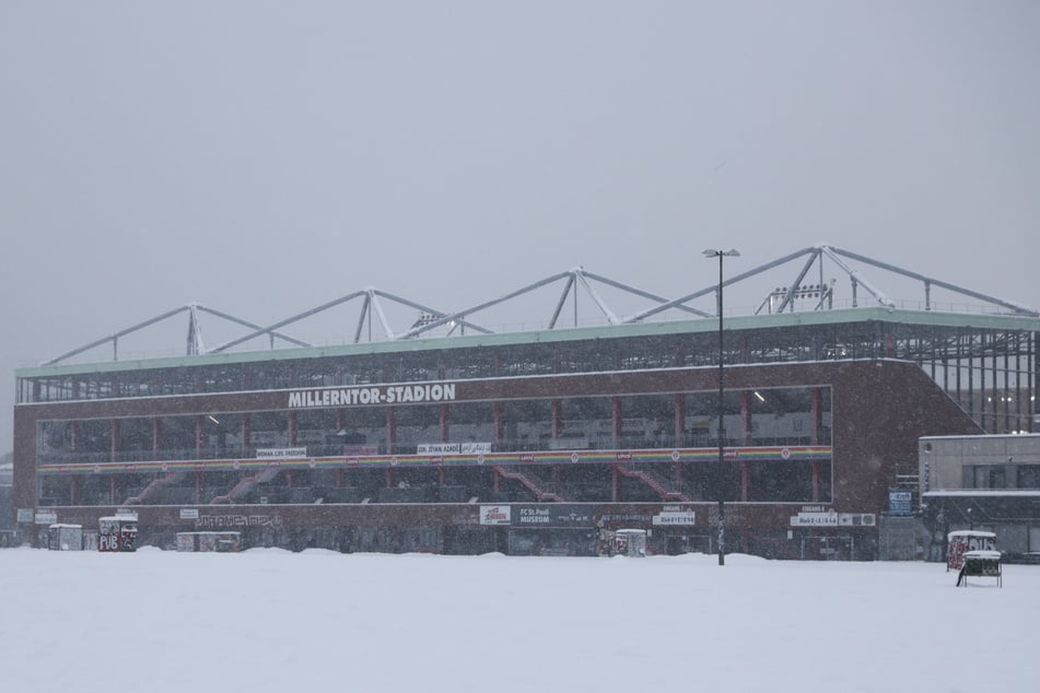 Die Partie zwischen dem FC St. Pauli und RB Leipzig war aufgrund der Witterungsbedingungen abgesagt worden.