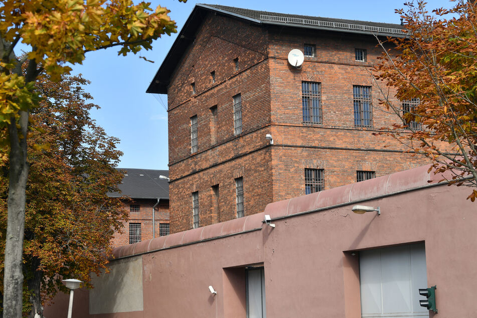 Blick auf die Hauptanstalt der Justizvollzugsanstalt in Halle/Saale, den sogenannten Roten Ochsen".