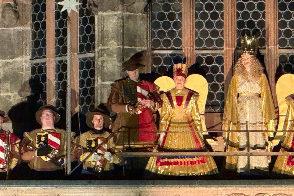 Nürnberger Christkindlesmarkt eröffnet: Tausende feiern mit dem neuen Christkind Nora