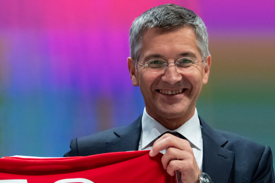 Herbert Hainer (66) vom FC Bayern München hofft in der Coronavirus-Pandemie im neuen Jahr auf Lockerungen für den Jugendsport.