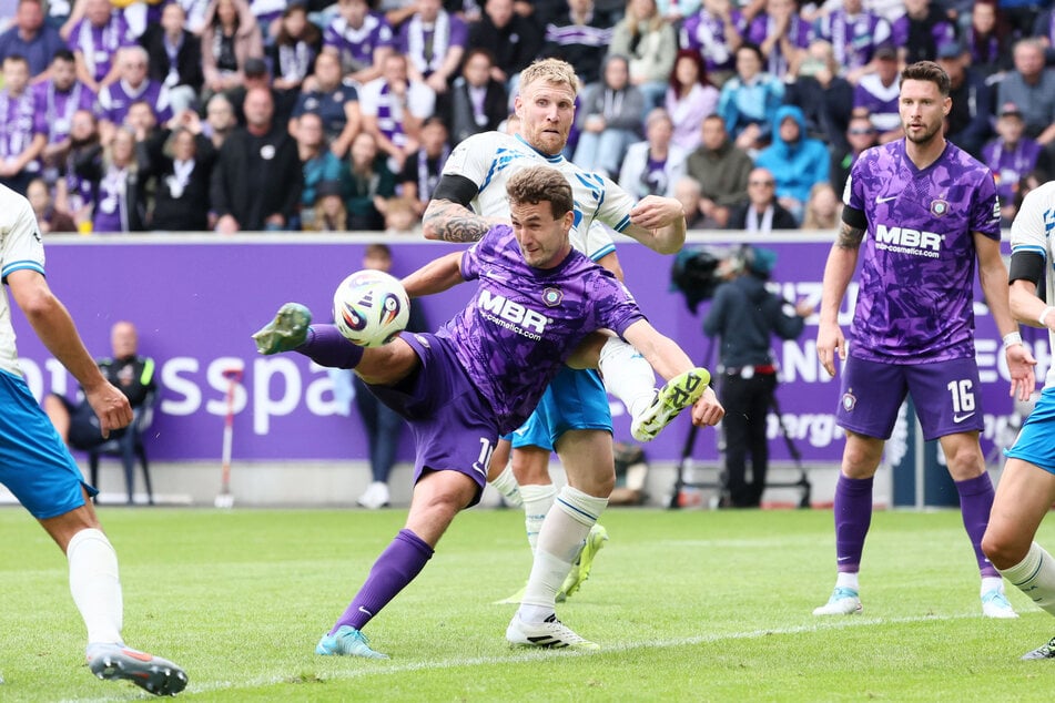 Gegen Rostock hatte Julian Günther-Schmidt (30) seinen ersten Saisontreffer auf dem Fuß, traf den Ball allerdings nicht richtig.