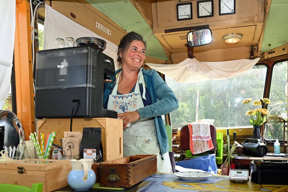 Antje hat im Café auf Rädern die Hosen an.