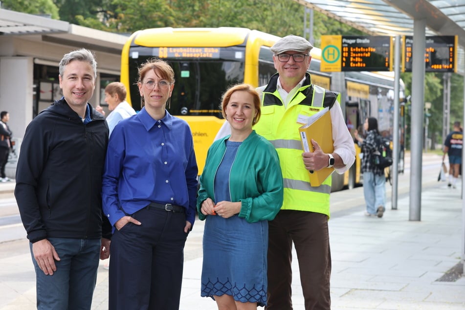 Freuen sich über die millionenschwere Frischekur: Verkehrsbürgermeister Stephan Kühn (46, Grüne, v.l.), Katja Meier (46, Grüne, MdL), Franziska Schubert (44, MdL), DVB-Infrastrukturleiter Sandro Zimmermann (58).
