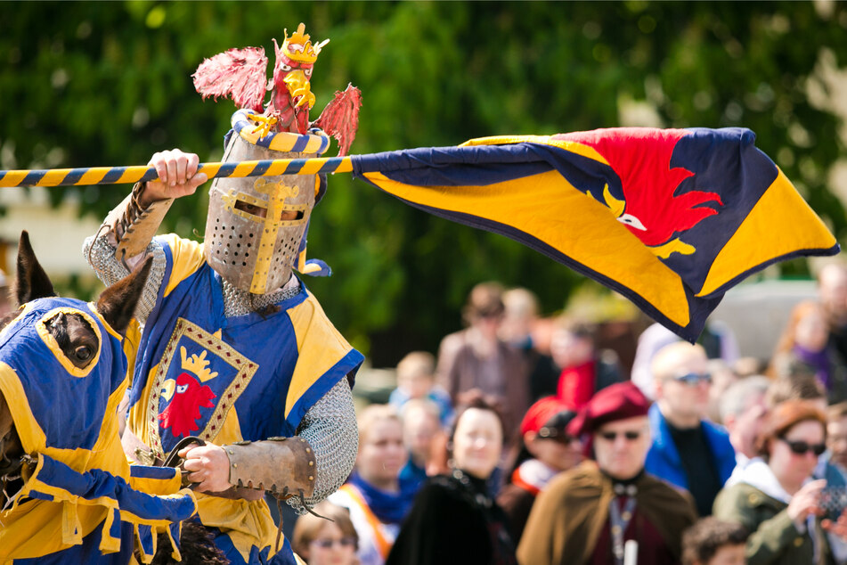 Auf dem Burgfest werden spannende Ritterturniere stattfinden.