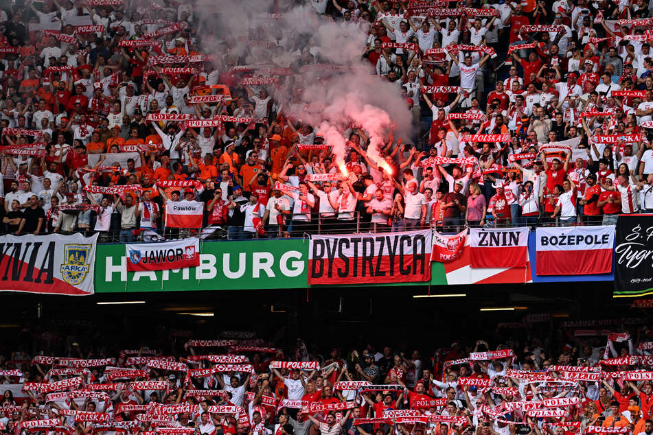 Die polnischen Fans machten trotz der 1:2-Pleite gegen die Niederlande zum EM-Auftakt mächtig Lärm.