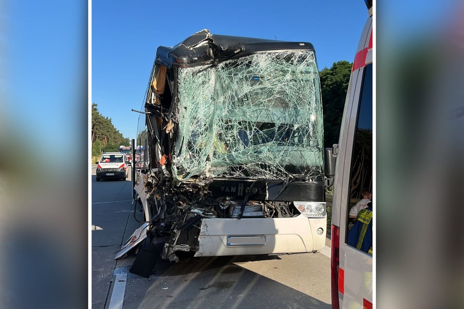 Bei dem Unfall verletzten sich 25 Insassen in dem aus der Ukraine stammenden Bus.