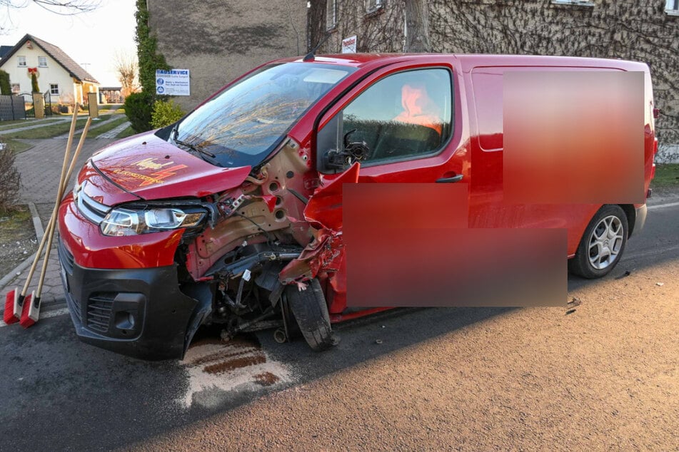 Beide Fahrzeuge wurden dabei schwer beschädigt.