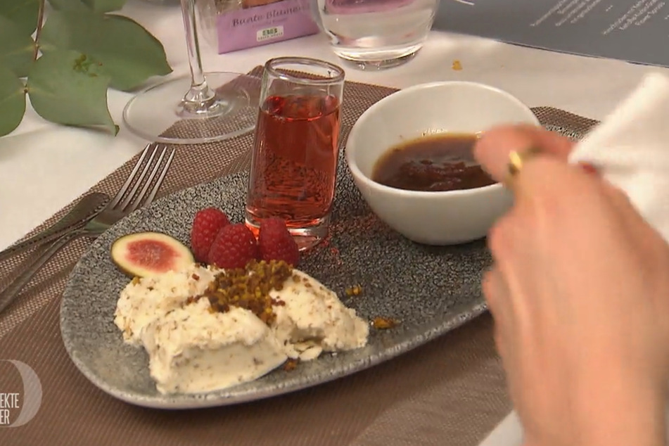 Daher gibt es zum Dessert auch noch ein großes Glas Schnaps.