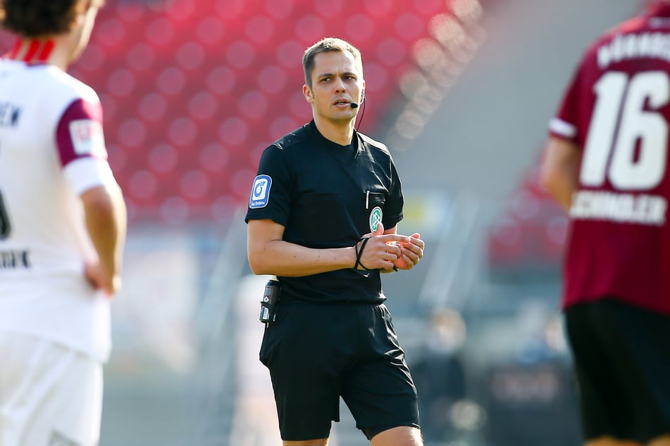 Robert Hartmann (45) pfeift heute.