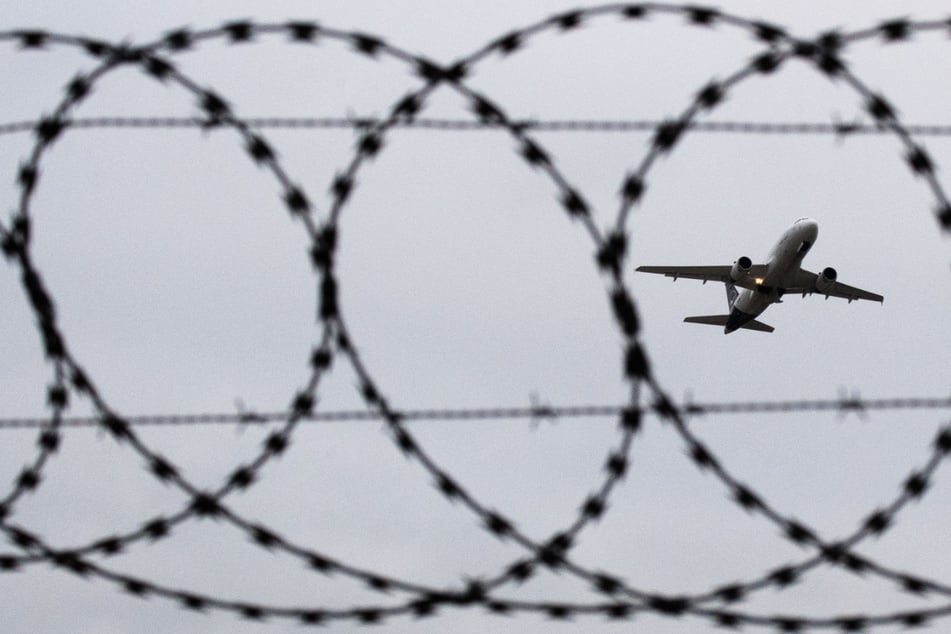 Sammelabschiebung von afghanischen Straftätern: Fünf Männer aus Hessen mit im Flugzeug