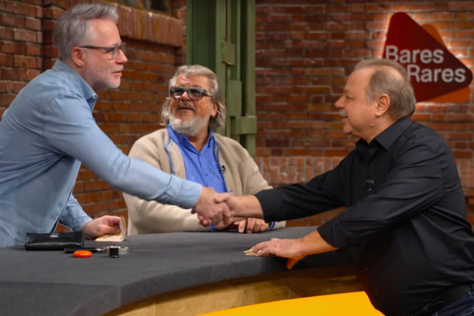 Bares für Rares: "Bares für Rares"-Händler kann nicht fassen, was ZDF-Kandidat im Verkaufsraum tut